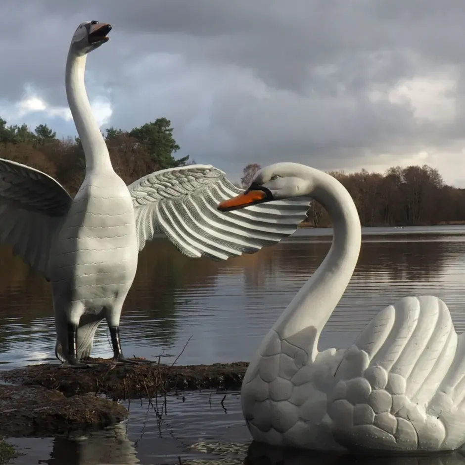 Statues & Sculptures Swans^Grand Pair of Swans Antique White Metal Garden Statues