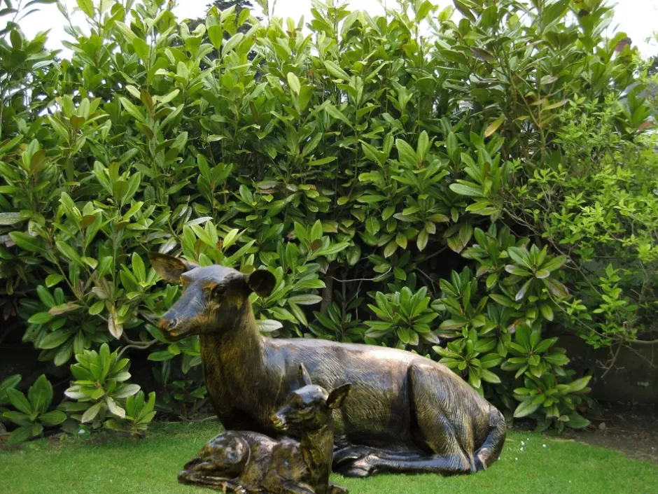 Statues & Sculptures Stags & Deers^Laying Doe & Fawn 55cm Bronze Metal Garden Statues